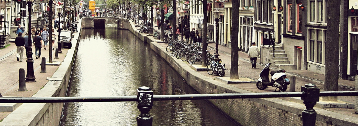 Amsterdam, die mooie stad, is gebouwd op palen